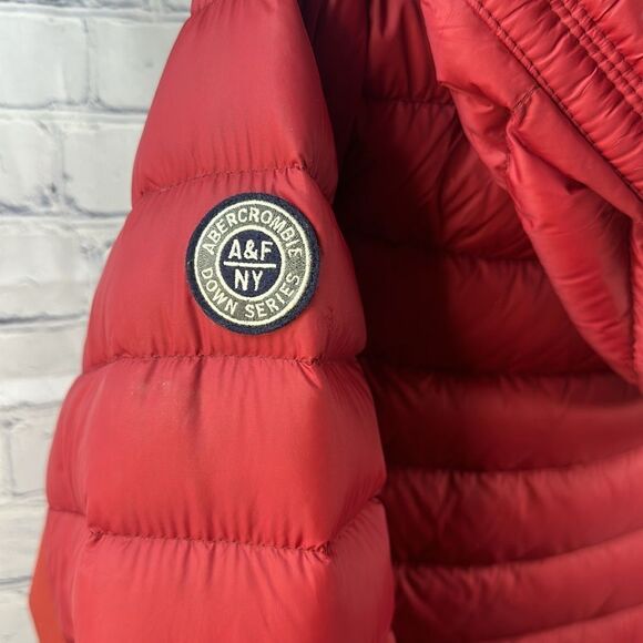 🧥 Abercrombie A&F All-Season Lightweight Down Jacket – Red – Size M - Picture 4 of 4
